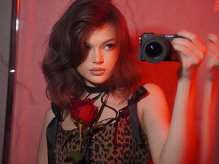 topless webcamgirl LunaBruna