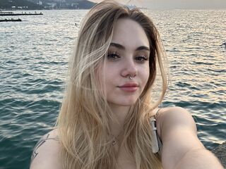 naked webcam girl LunaMillie