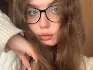 masturbating webcamgirl LuxSophi