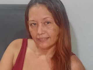 naked camgirl Luzmari