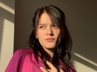 live strip tease show MaudGuerrido