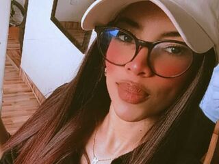 camgirl masturbating with dildo MeliRivers