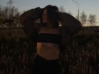 topless camgirl MichelinaBoe