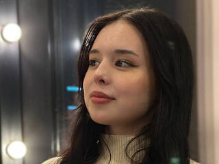 masturbating cam girl MikiPellon