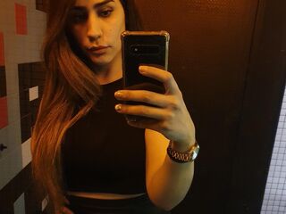 camwhore masturbating with vibrator NahiaraBiel