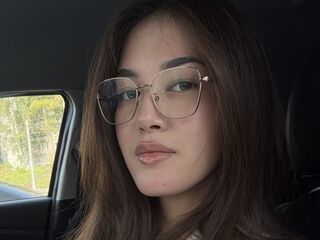 cam girl playing with dildo NikiMyles