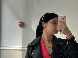 webcamgirl chatroom PeaceHeming