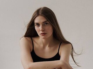 topless webcam girl RebeccaMcqoggen