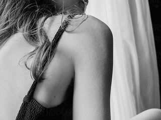 real live cam picture RemaRoy