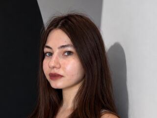 cam girl playing with vibrator RoselynSvatek