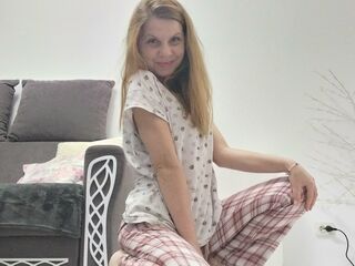 camgirl showing pussy RoxyLorie