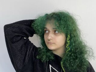 naughty camgirl fingering shaved pussy SamellaMagowan