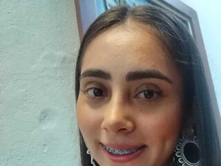 topless camgirl ScarlettMiller