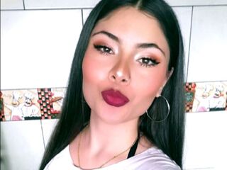 topless webcamgirl ScarlettReven