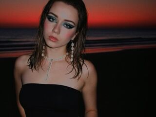 camwhore masturbating with vibrator SheritaStieger