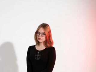 naughty camgirl fingering pussy SuzanGoldstein