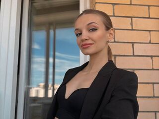 nude webcamgirl photo SuzanUemura