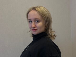 naked cam girl masturbating with sextoy SuzannKernes