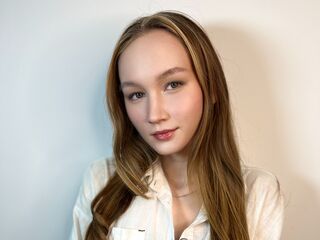 camgirl playing with sex toy SynneFell