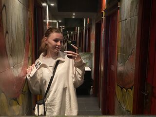 camgirl ToriDanceer