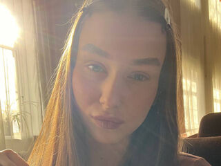 camwhore spreading pussy TristaCarmody