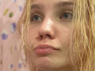 camgirl video chat room YallyGreen