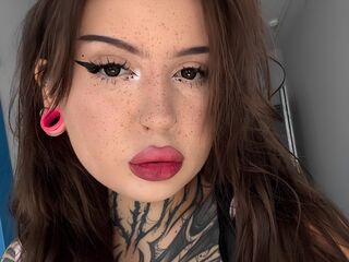cam girl masturbating with vibrator YasminBratz