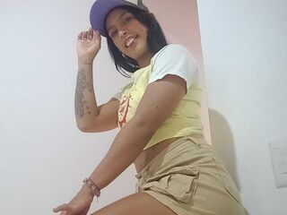 cam girl playing with dildo YuliFernanda